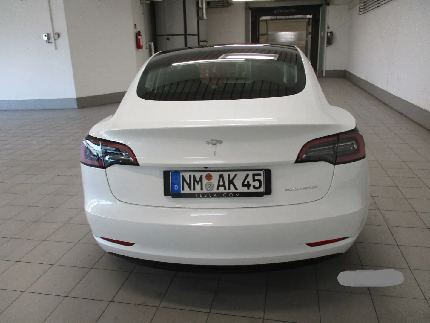 Model 3 Allradantrieb mit Dualmotor Long Range
