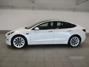 Model 3 Allradantrieb mit Dualmotor Long Range