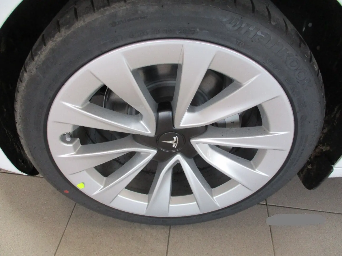 Model 3 Allradantrieb mit Dualmotor Long Range