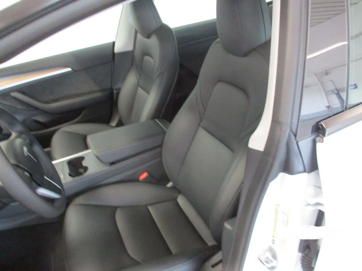 Model 3 Allradantrieb mit Dualmotor Long Range