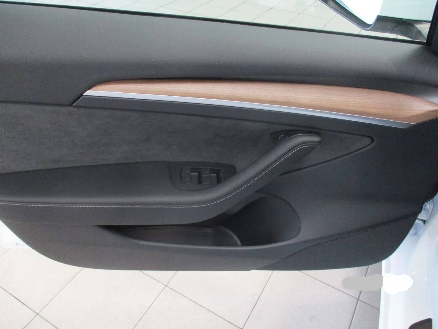 Model 3 Allradantrieb mit Dualmotor Long Range