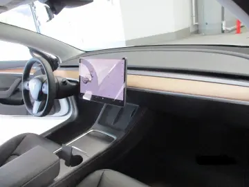 Model 3 Allradantrieb mit Dualmotor Long Range