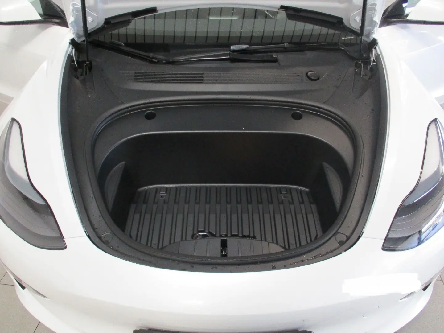 Model 3 Allradantrieb mit Dualmotor Long Range