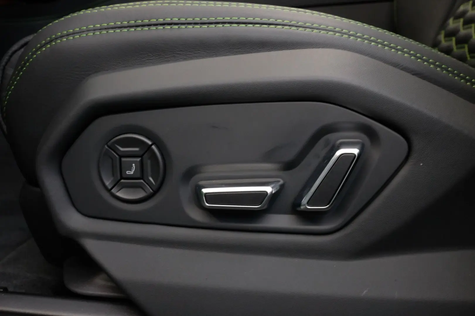 Urus/GARANTIE-2027/B&O/PANO/NIGHT/STYLE/MASSAGE