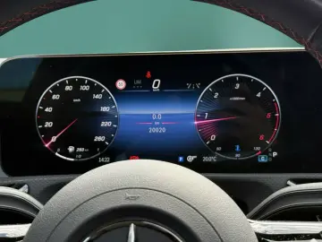 CLA 220 d AMG+NIGHT+DISTR+PANO+BURM+360+HUD+MLED