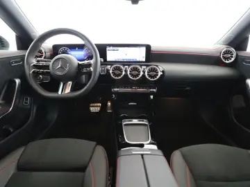 CLA 200 d Coupé AMG PREMIUM+NIGHT+PANO+KEYL+LED+