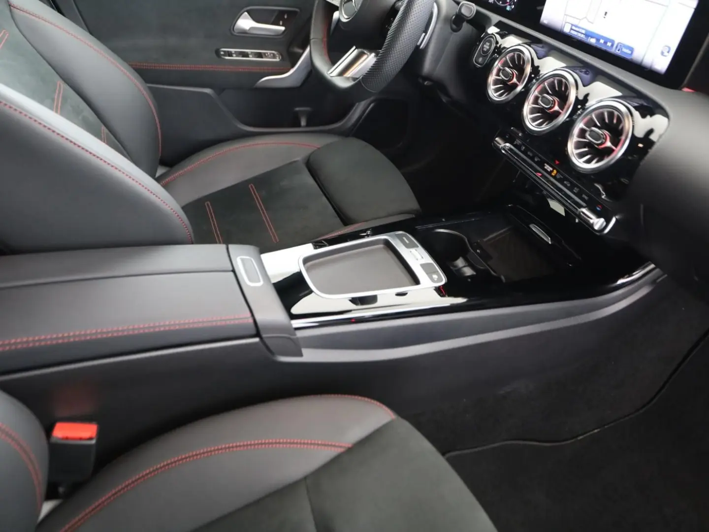 CLA 200 d Coupé AMG PREMIUM+NIGHT+PANO+KEYL+LED+