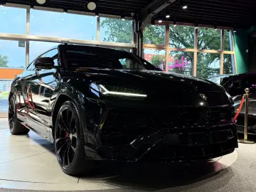 Urus 4.0 V8 CARBON*KERAM*PANO*MASSA*KEY*360°*23Z