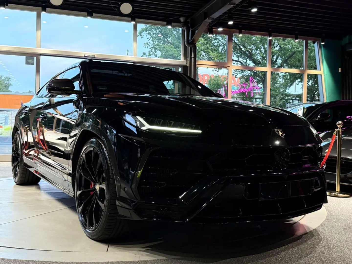 Urus 4.0 V8 CARBON*KERAM*PANO*MASSA*KEY*360°*23Z