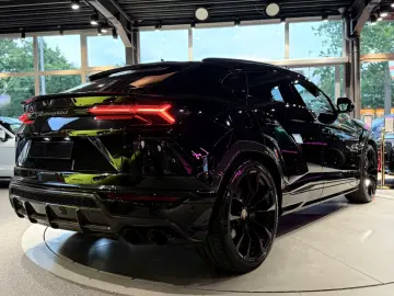 Urus 4.0 V8 CARBON*KERAM*PANO*MASSA*KEY*360°*23Z