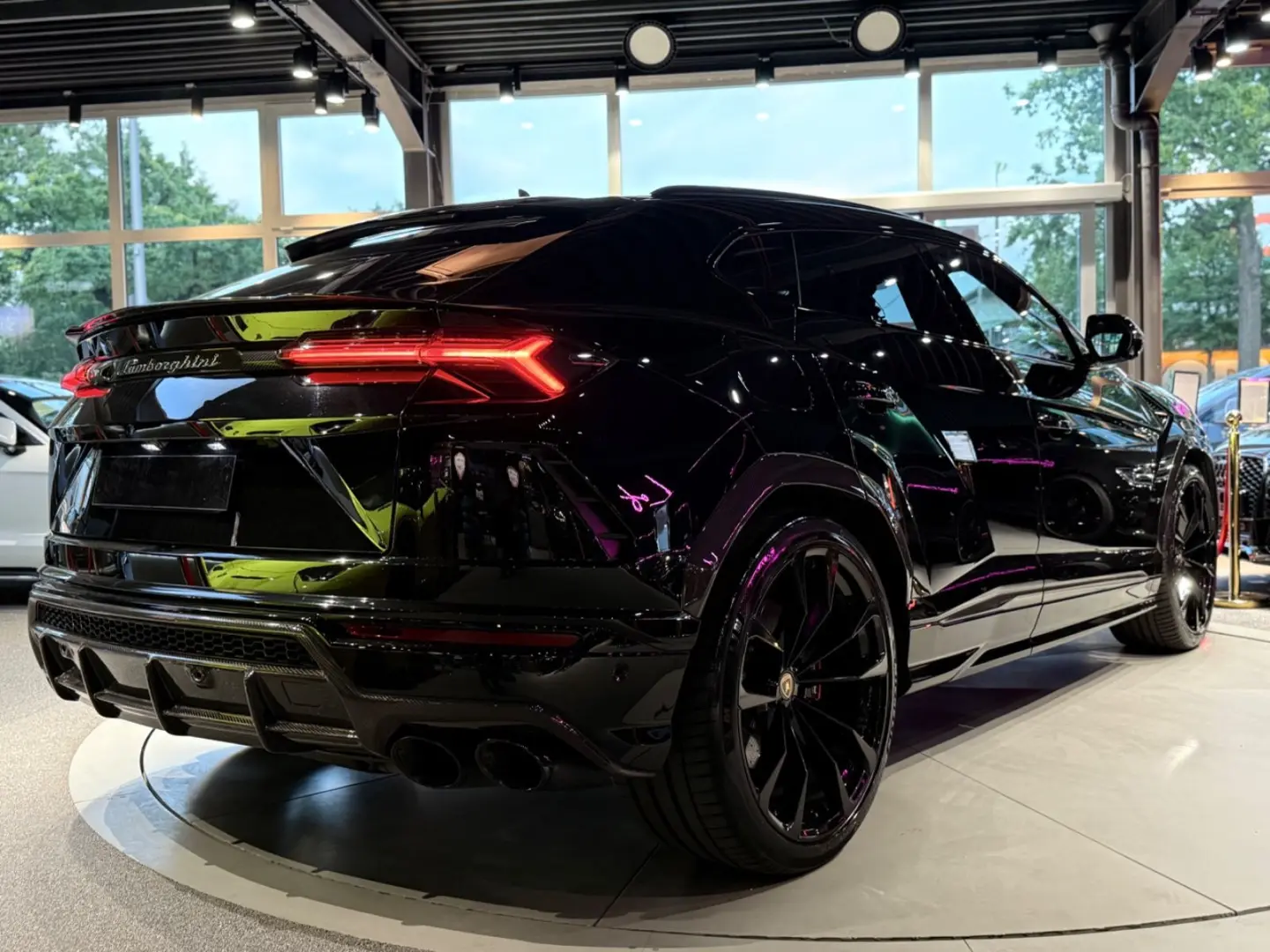 Urus 4.0 V8 CARBON*KERAM*PANO*MASSA*KEY*360°*23Z