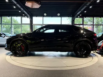Urus 4.0 V8 CARBON*KERAM*PANO*MASSA*KEY*360°*23Z