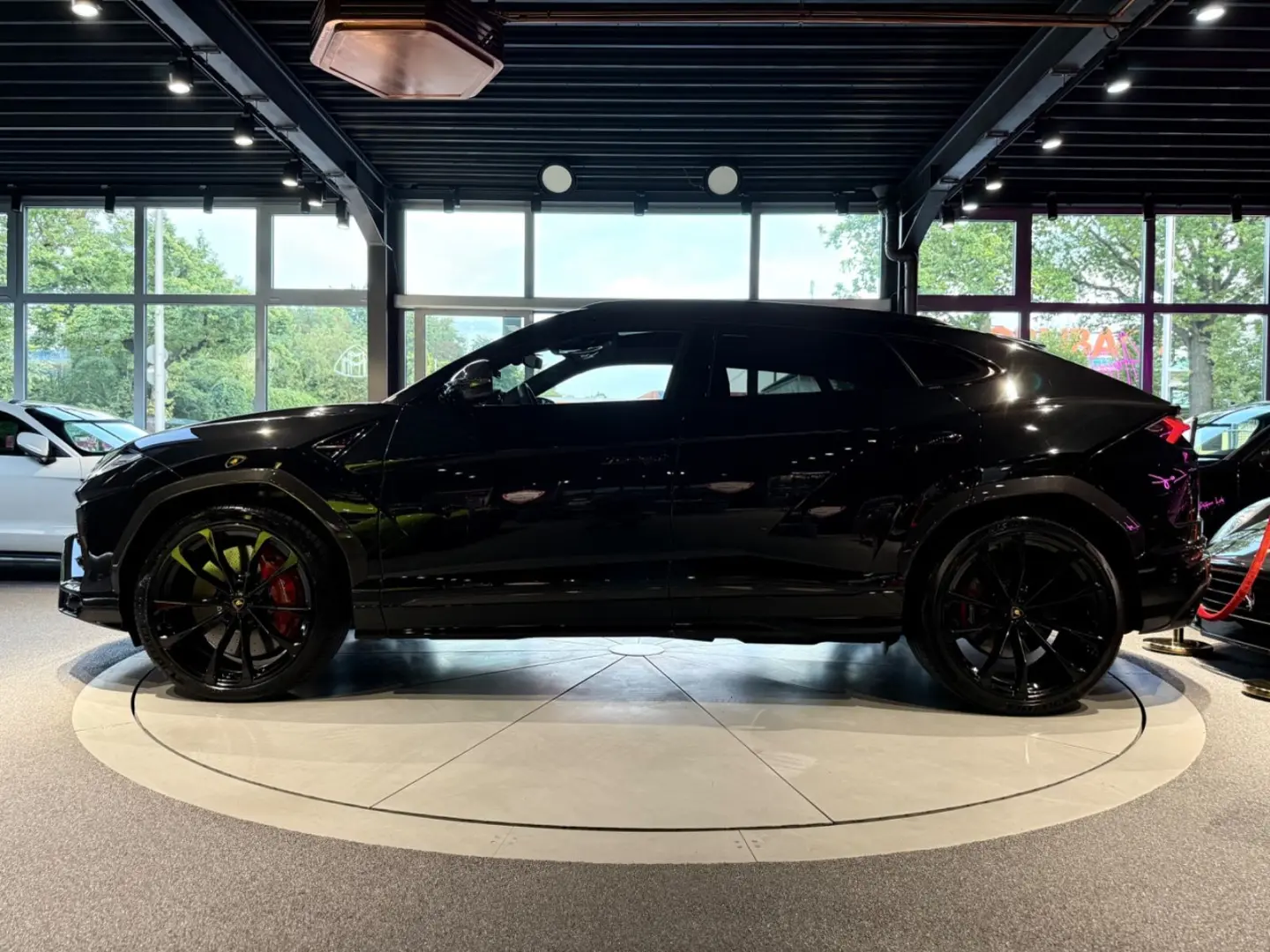 Urus 4.0 V8 CARBON*KERAM*PANO*MASSA*KEY*360°*23Z