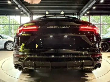 Urus 4.0 V8 CARBON*KERAM*PANO*MASSA*KEY*360°*23Z