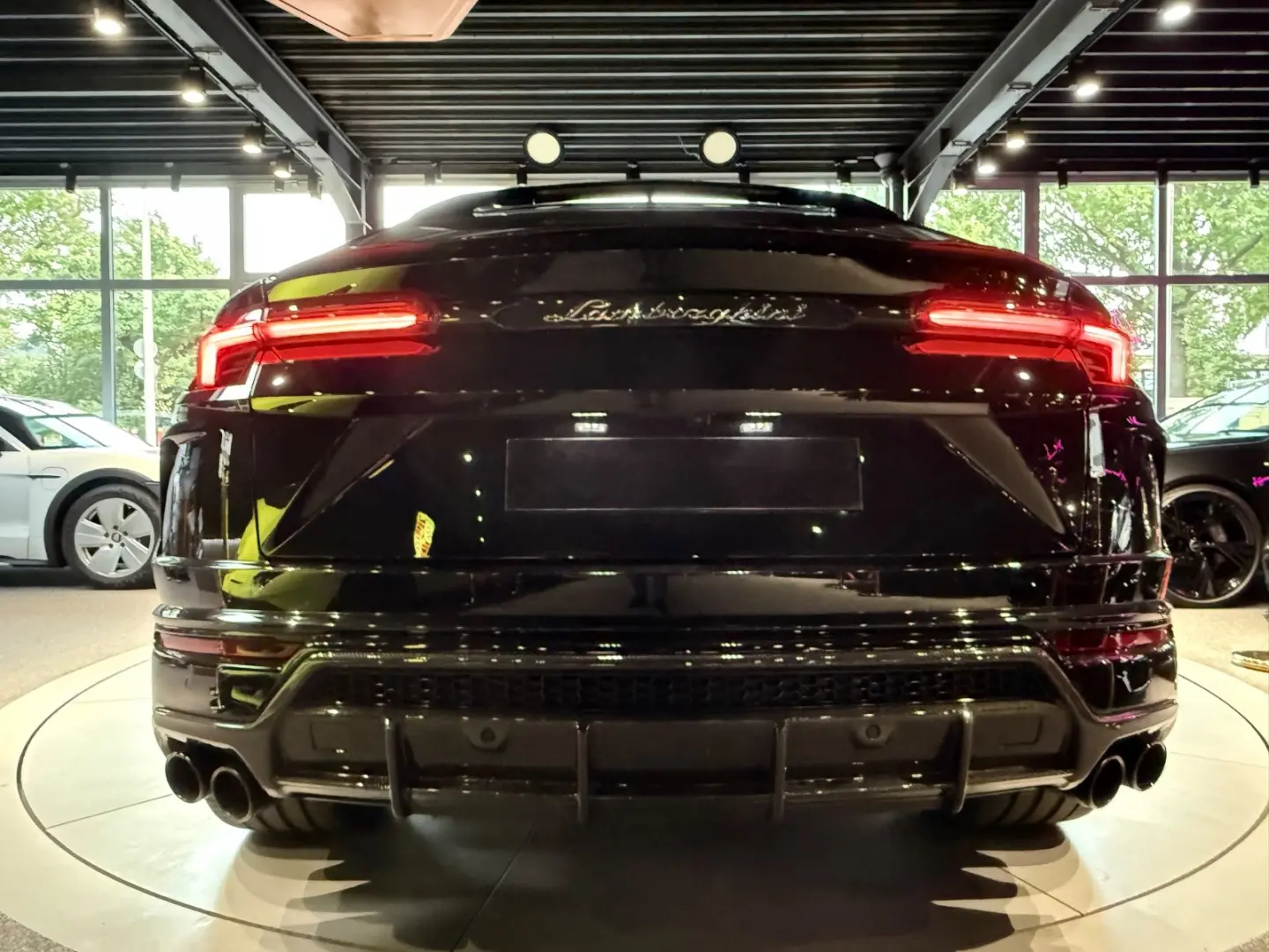 Urus 4.0 V8 CARBON*KERAM*PANO*MASSA*KEY*360°*23Z