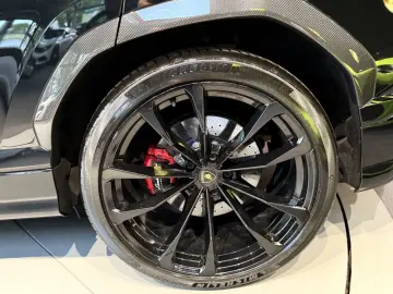 Urus 4.0 V8 CARBON*KERAM*PANO*MASSA*KEY*360°*23Z