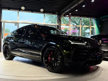 Urus 4.0 V8 CARBON*KERAM*PANO*MASSA*KEY*360°*23Z