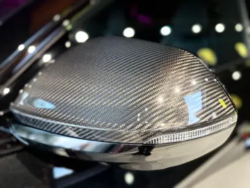 Urus 4.0 V8 CARBON*KERAM*PANO*MASSA*KEY*360°*23Z