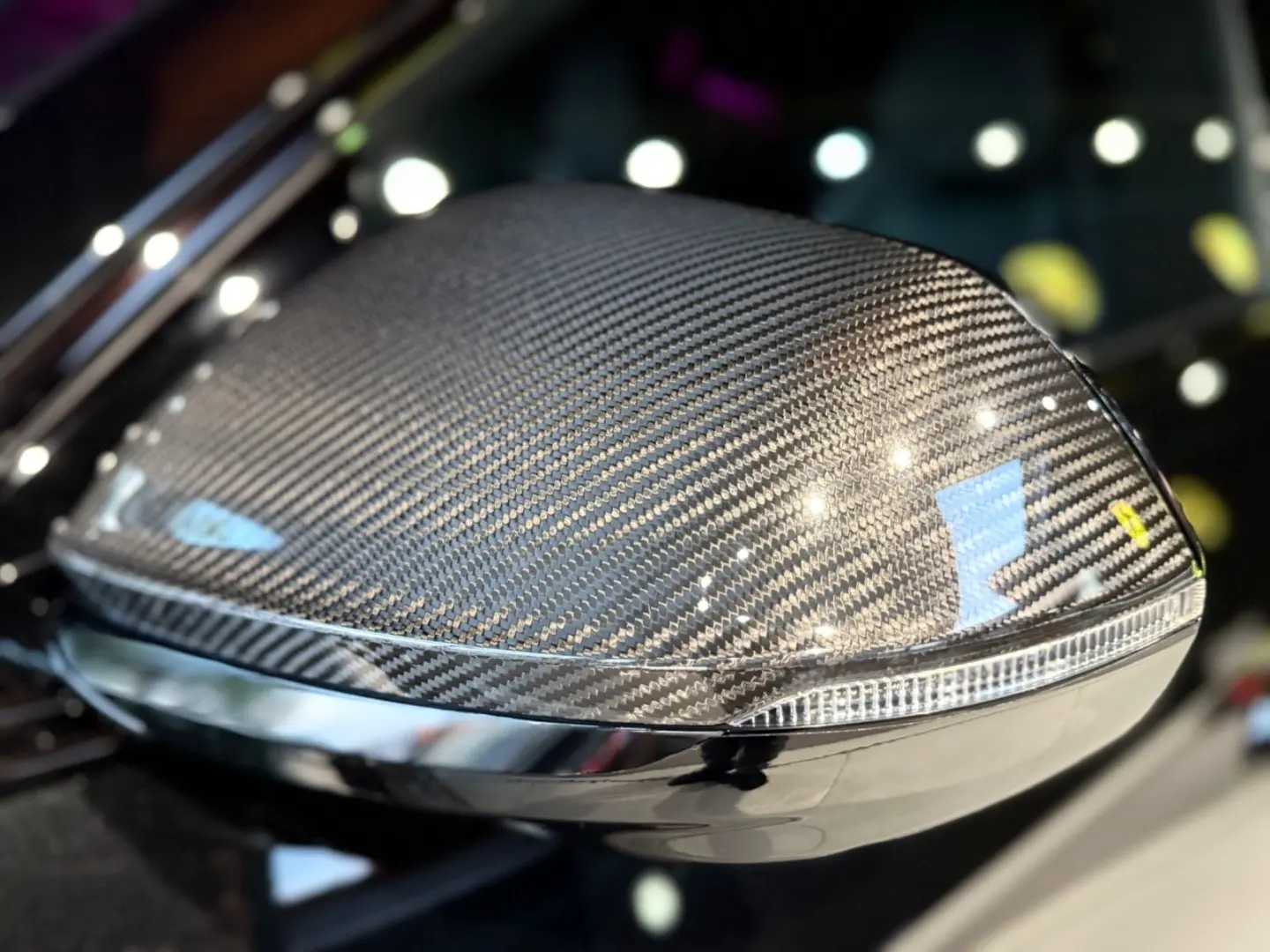 Urus 4.0 V8 CARBON*KERAM*PANO*MASSA*KEY*360°*23Z