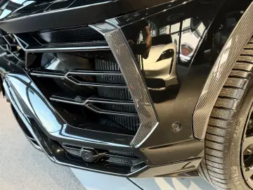 Urus 4.0 V8 CARBON*KERAM*PANO*MASSA*KEY*360°*23Z