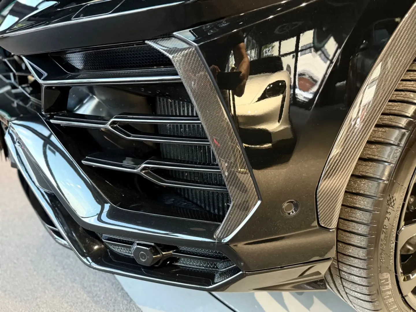 Urus 4.0 V8 CARBON*KERAM*PANO*MASSA*KEY*360°*23Z