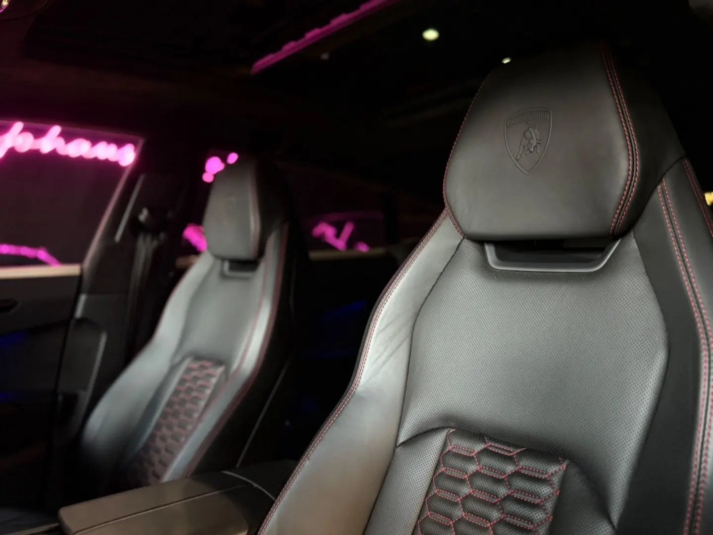 Urus 4.0 V8 CARBON*KERAM*PANO*MASSA*KEY*360°*23Z