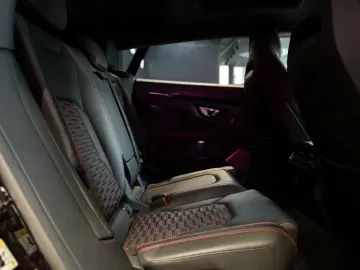 Urus 4.0 V8 CARBON*KERAM*PANO*MASSA*KEY*360°*23Z
