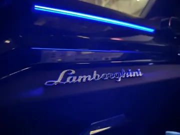 Urus 4.0 V8 CARBON*KERAM*PANO*MASSA*KEY*360°*23Z