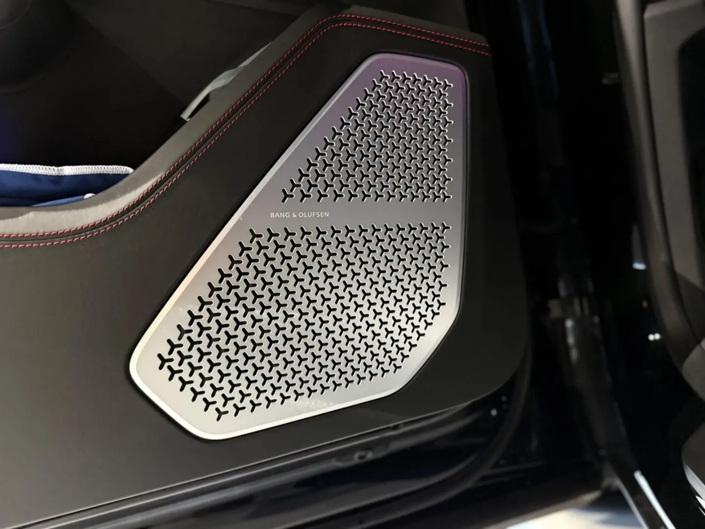 Urus 4.0 V8 CARBON*KERAM*PANO*MASSA*KEY*360°*23Z