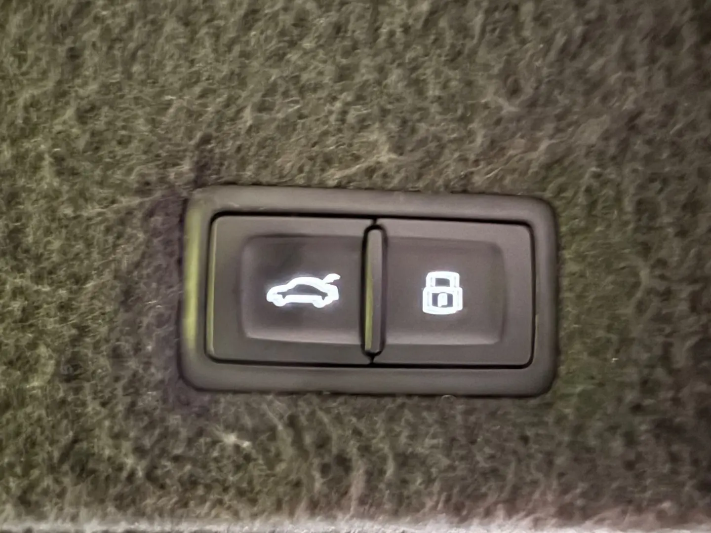 Urus 4.0 V8 CARBON*KERAM*PANO*MASSA*KEY*360°*23Z