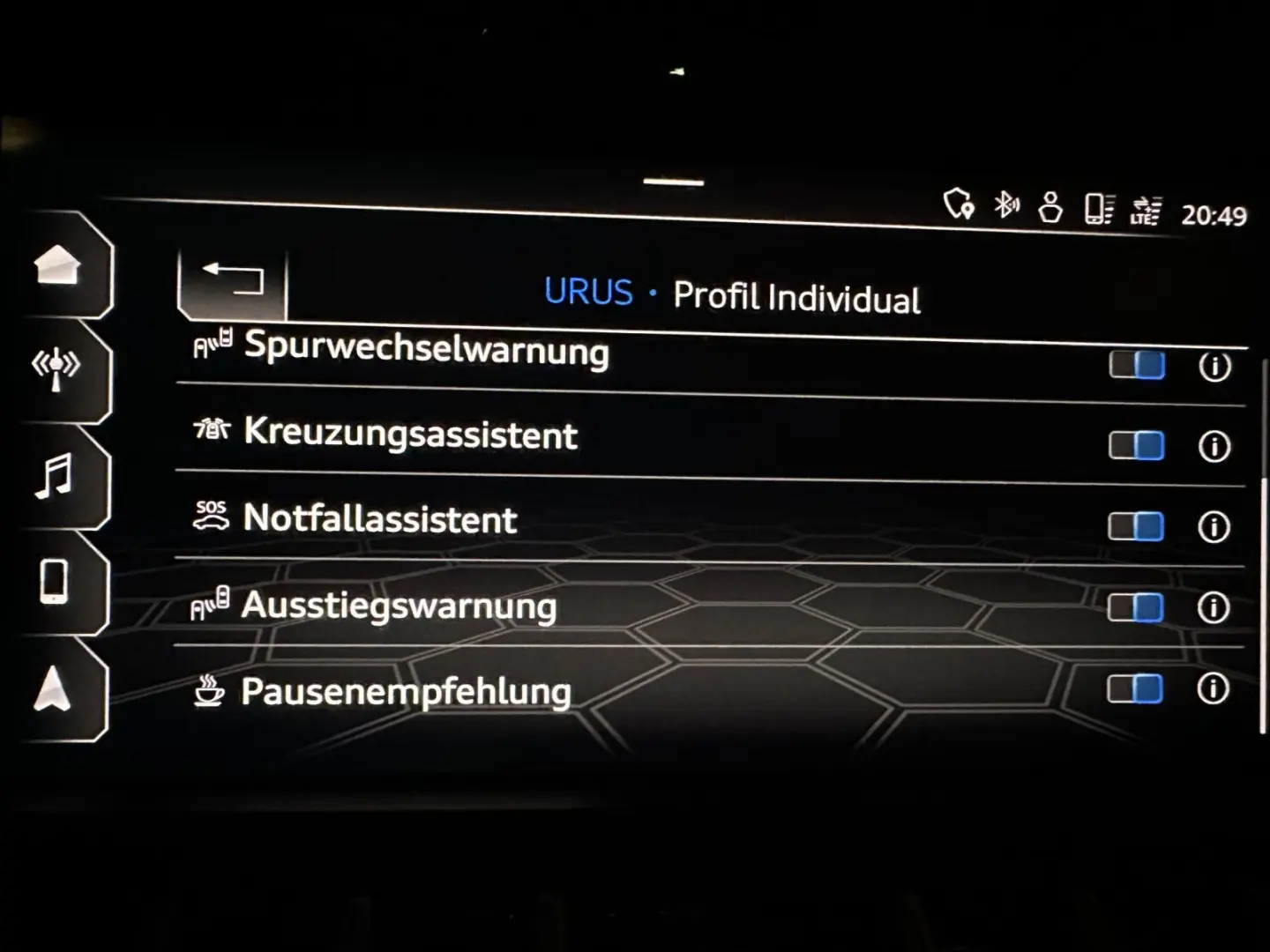 Urus 4.0 V8 CARBON*KERAM*PANO*MASSA*KEY*360°*23Z