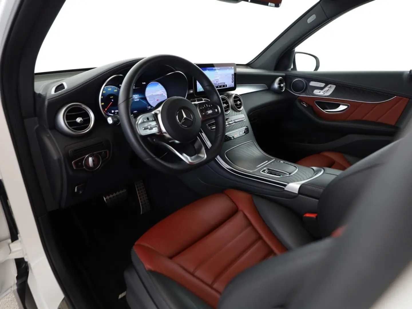 GLC 200 4M AMG+AHK+PANO+DISTR+360°+MEMORY+LED+FL