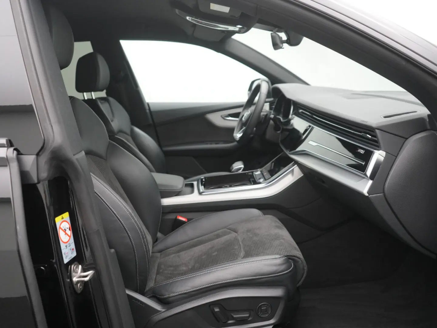 Q8 S line LEDER KAM NAVI VIRT CARPLAY SHZ PDC
