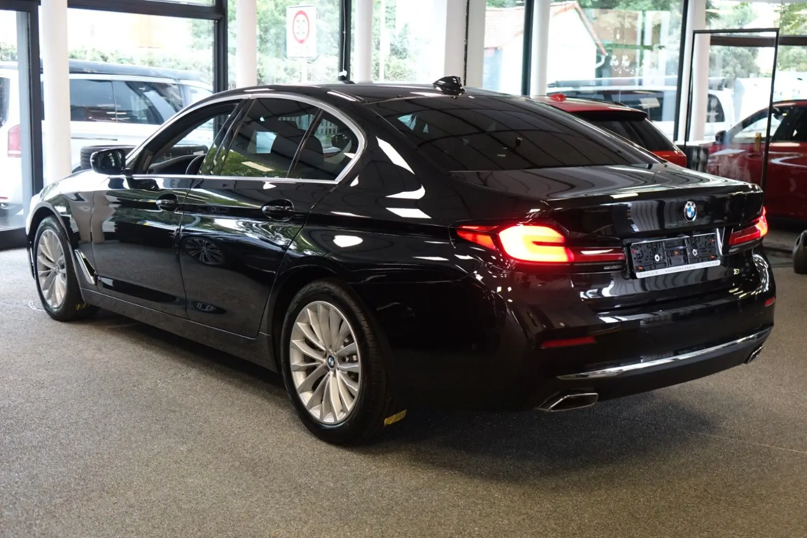 520i Lim. Luxury Line+H/K+STHZ+Memory+Laser+HUD+