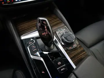 520i Lim. Luxury Line+H/K+STHZ+Memory+Laser+HUD+