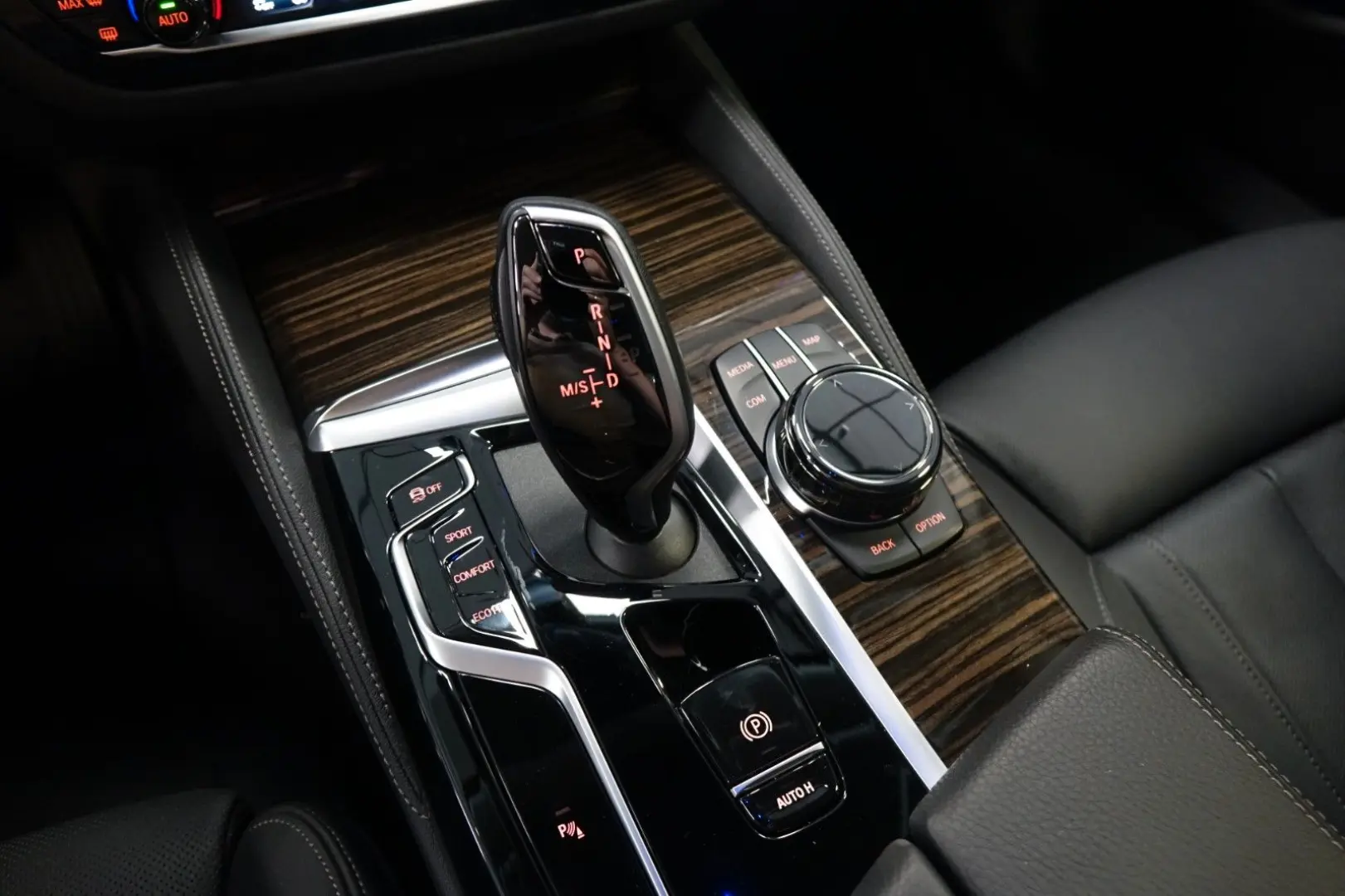 520i Lim. Luxury Line+H/K+STHZ+Memory+Laser+HUD+