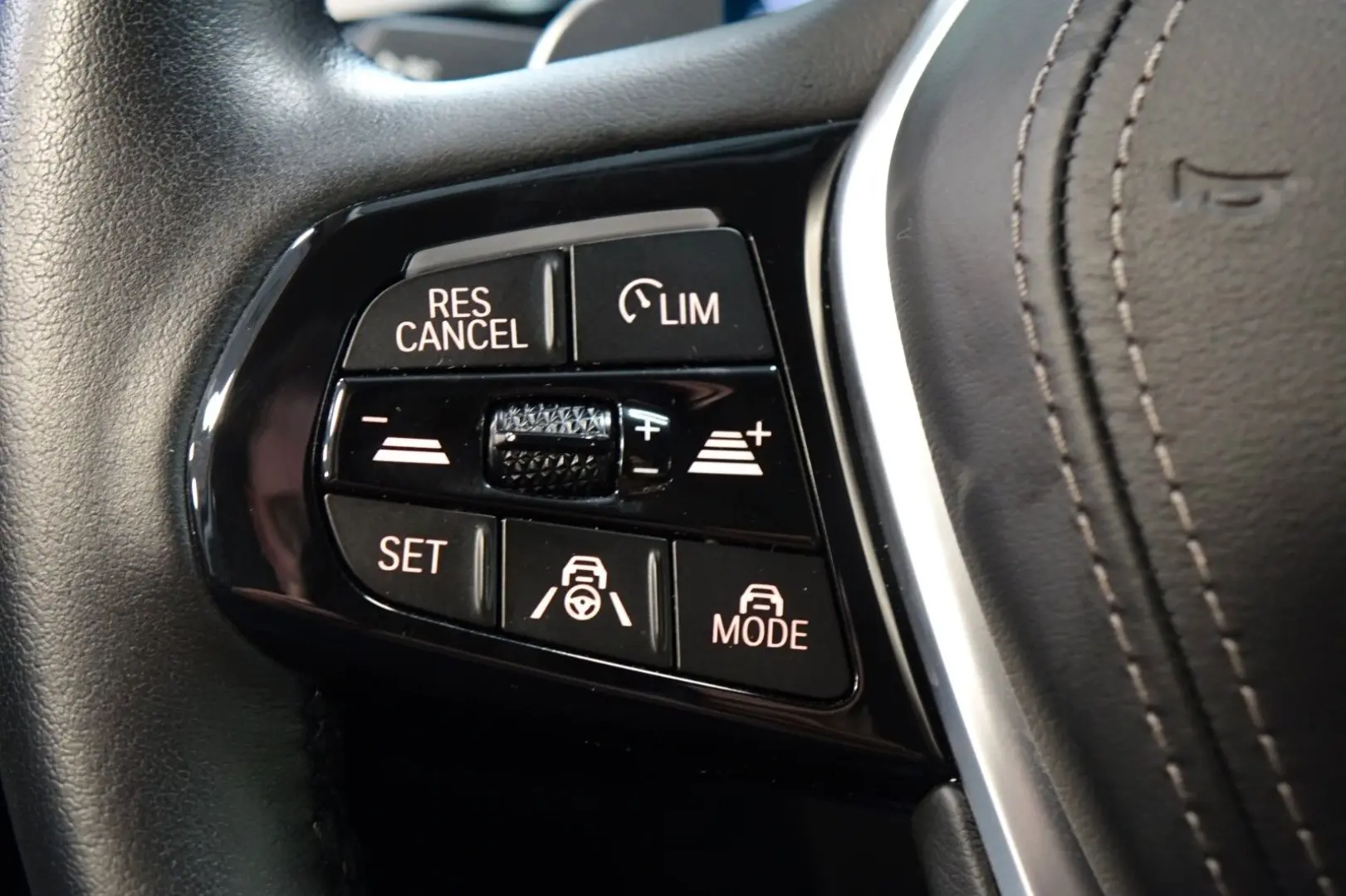 520i Lim. Luxury Line+H/K+STHZ+Memory+Laser+HUD+