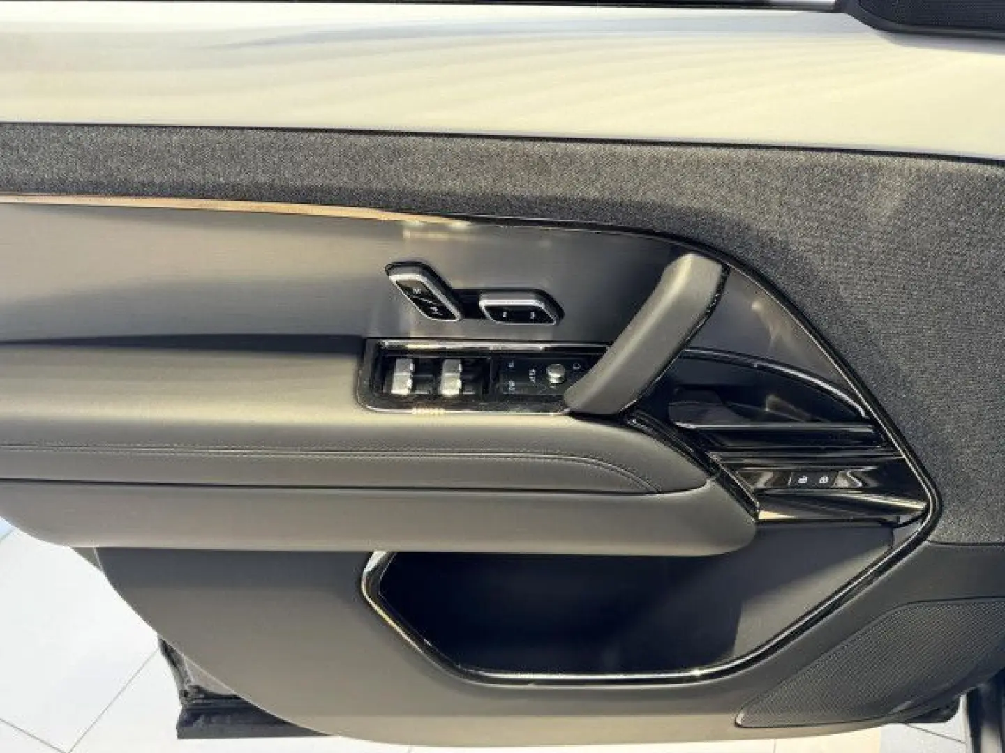 Range Rover Sport D300 Dynamic SE Black Pack LED
