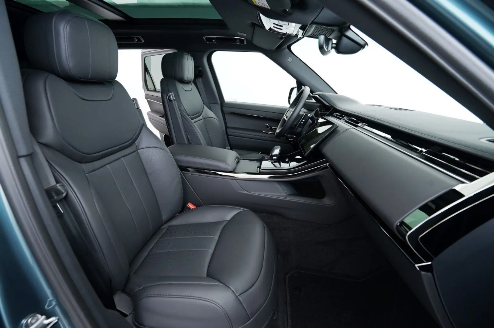 Range Rover Sport D250 Dynamic SE AHK Pano
