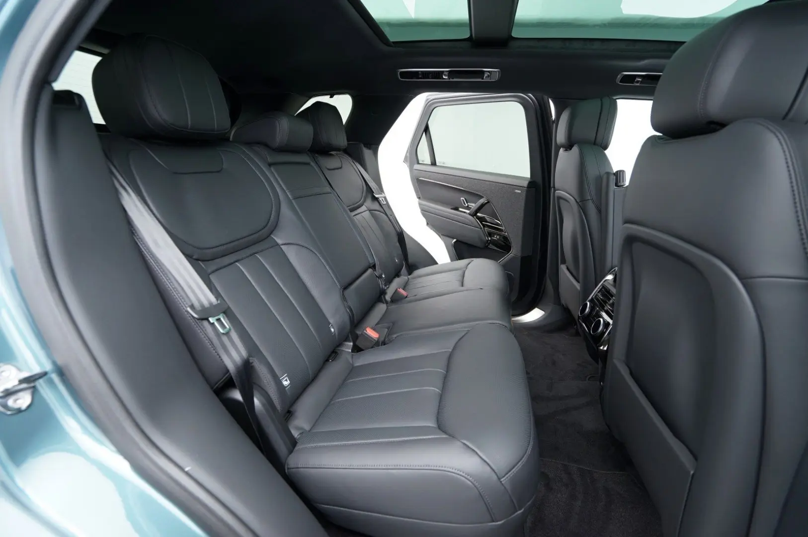 Range Rover Sport D250 Dynamic SE AHK Pano