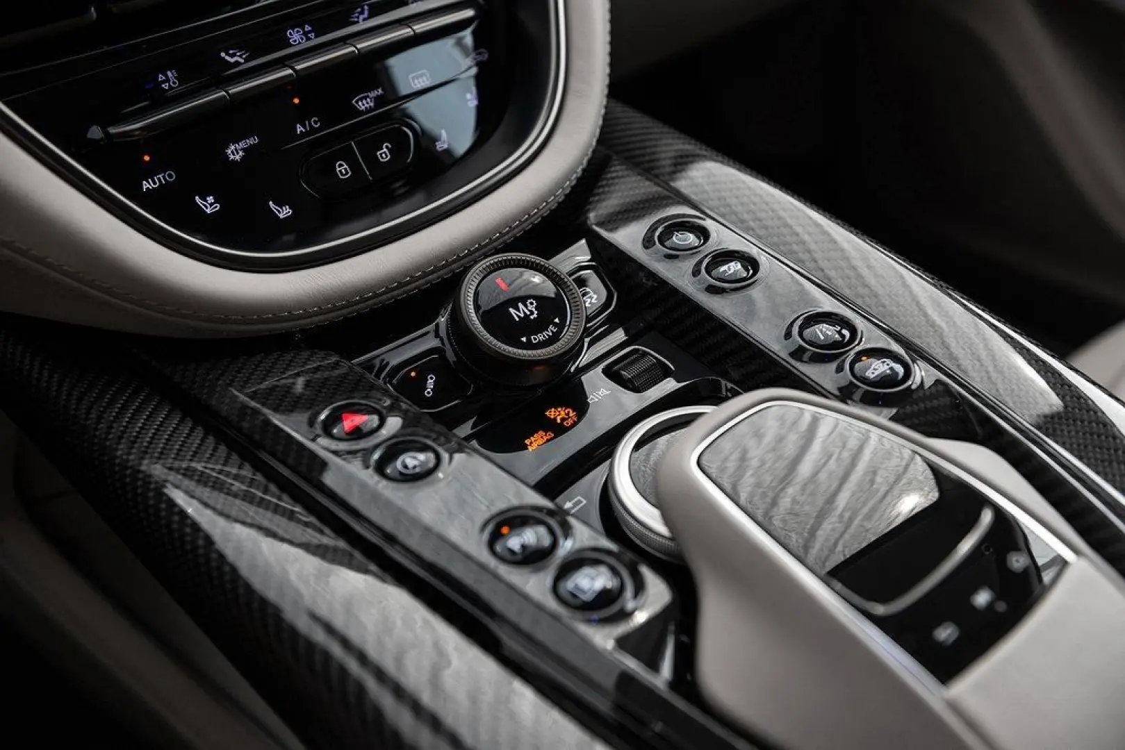 Aston Martin DBX 4.0 V8 DBX707