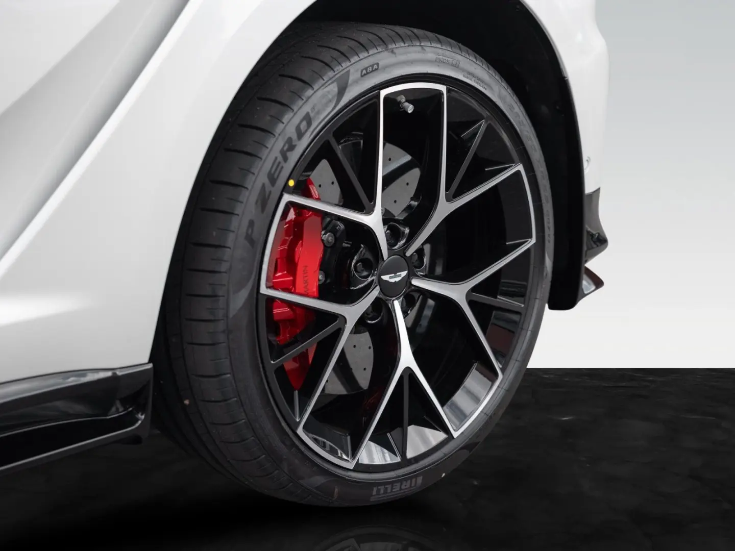 DBX707 | Facelift MY25 |