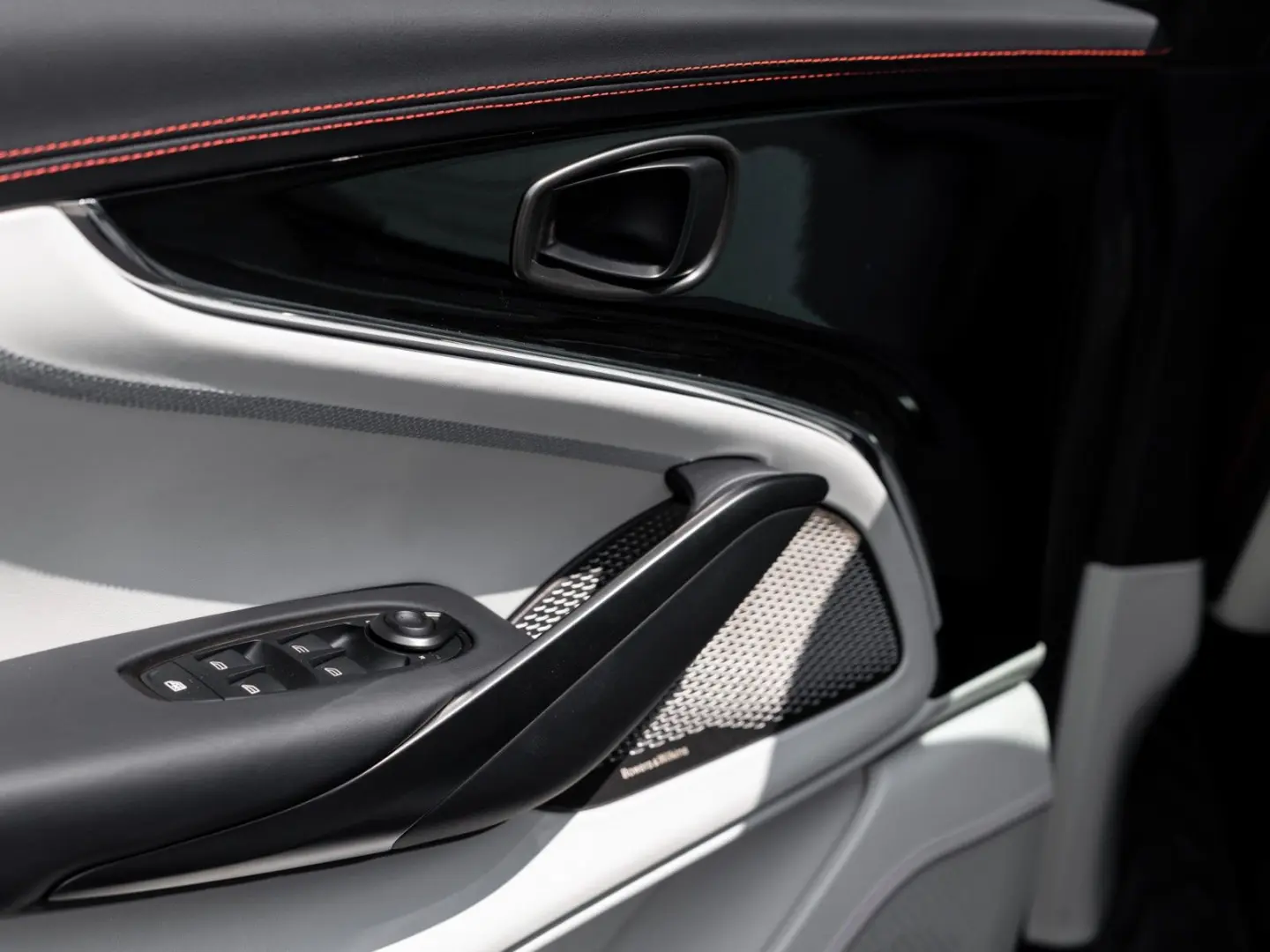 DBX707 | Facelift MY25 |