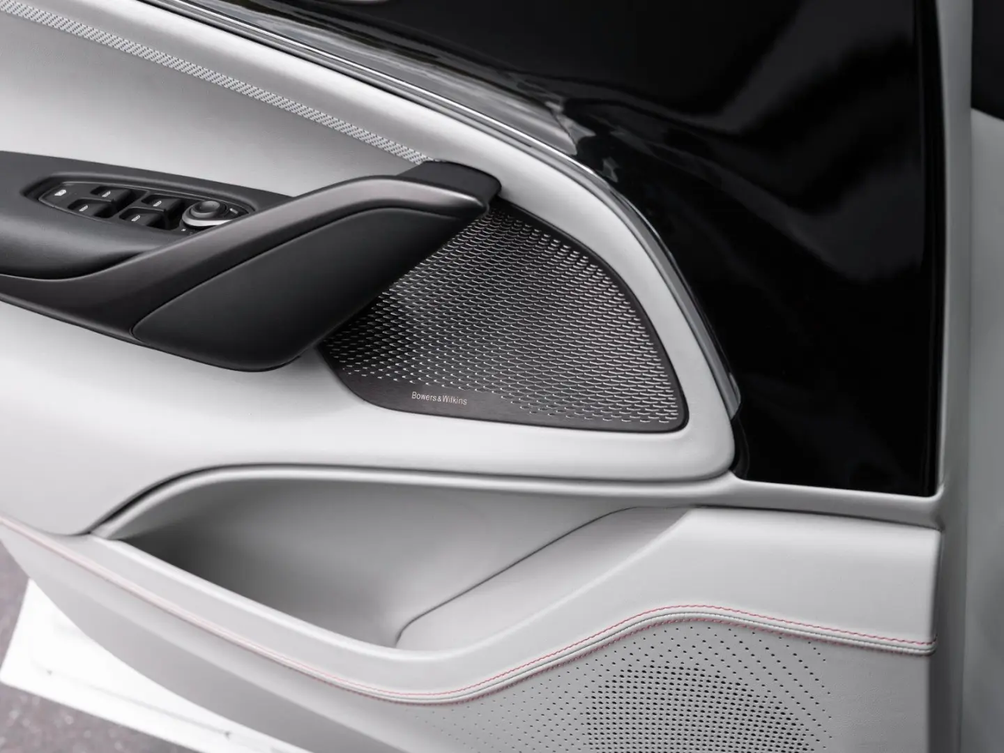DBX707 | Facelift MY25 |