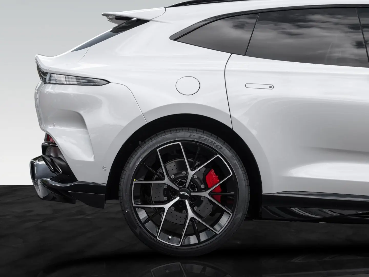 DBX707 | Facelift MY25 |