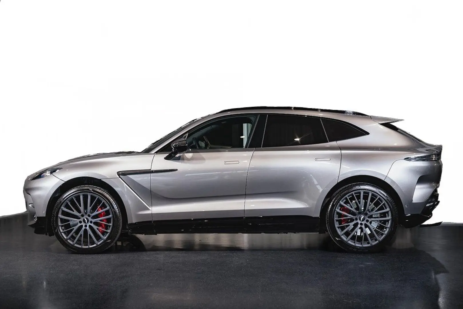 DBX 4.0 V8 DBX707