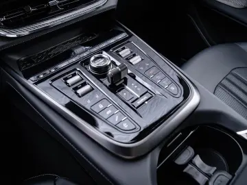 DBX 4.0 V8 DBX707