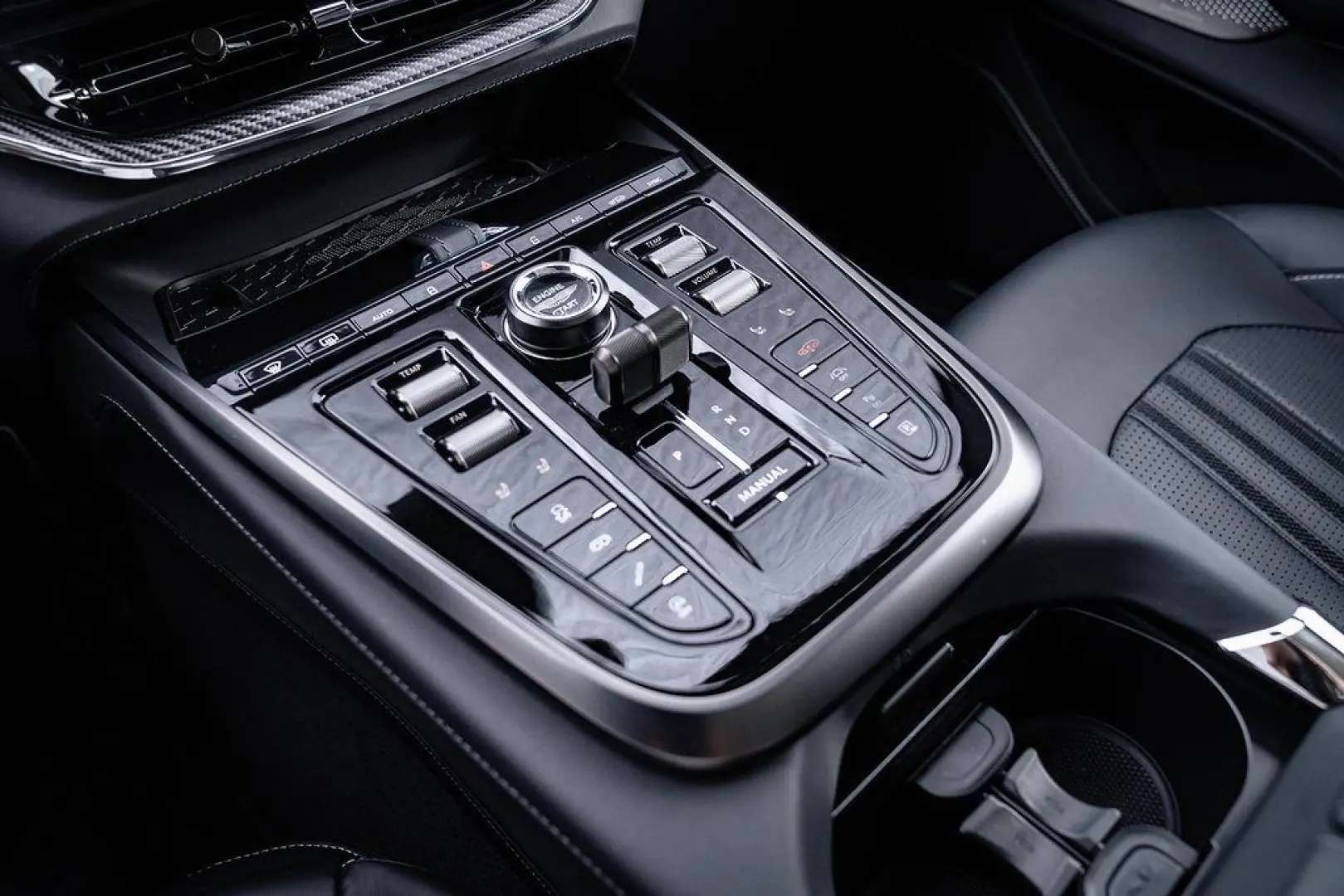 DBX 4.0 V8 DBX707