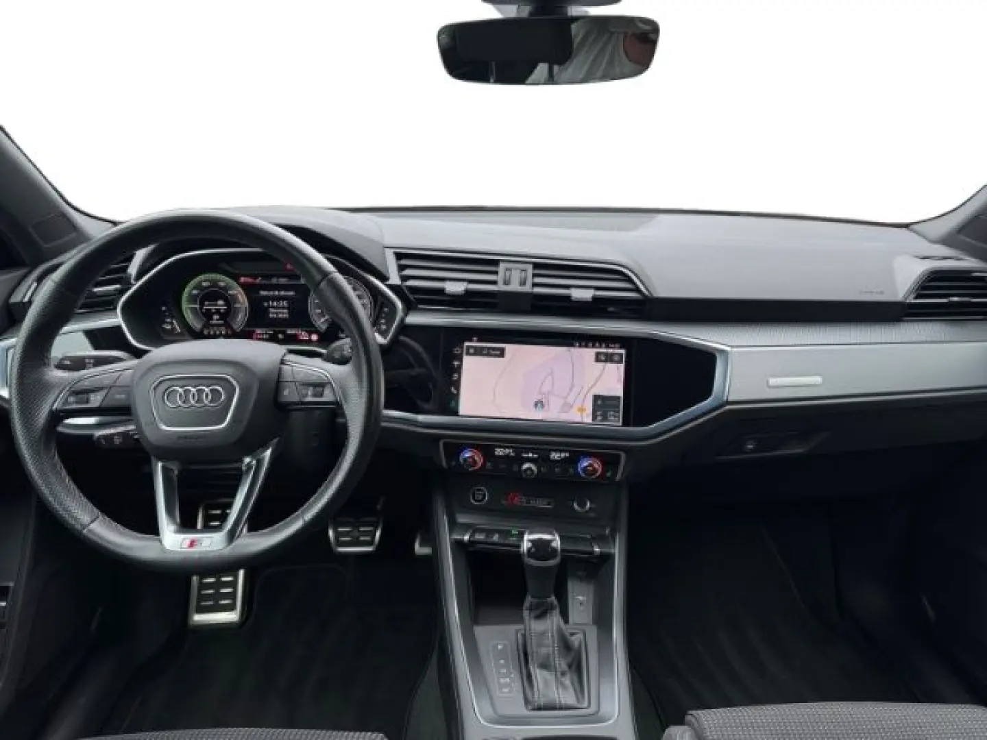 Q3 45 TFSI-e S-LINE LED NAVI+ AHK 19'' PANO REAR
