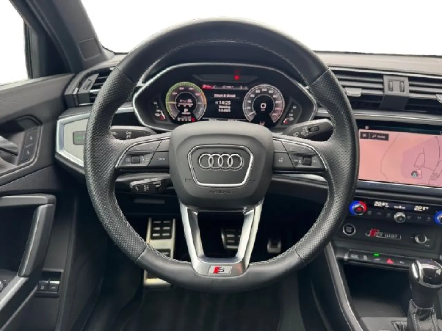 Q3 45 TFSI-e S-LINE LED NAVI+ AHK 19'' PANO REAR